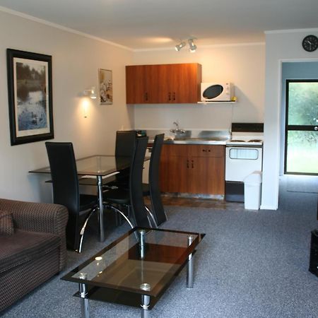 Awatea Park Motel Palmerston North Exterior photo