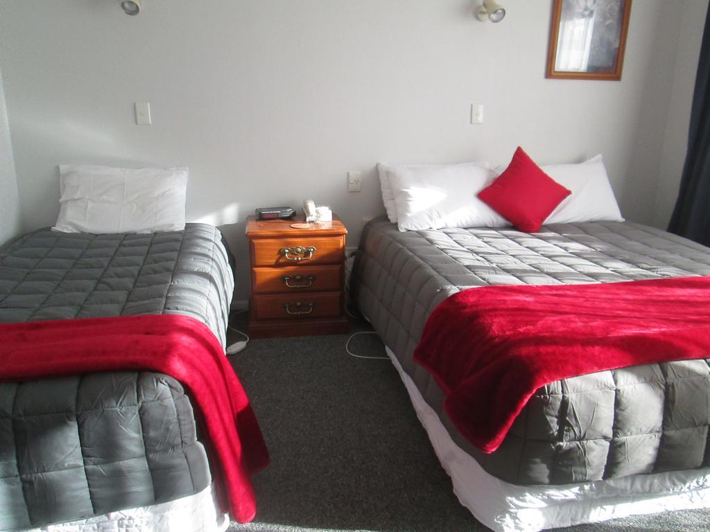 Awatea Park Motel Palmerston North Exterior photo