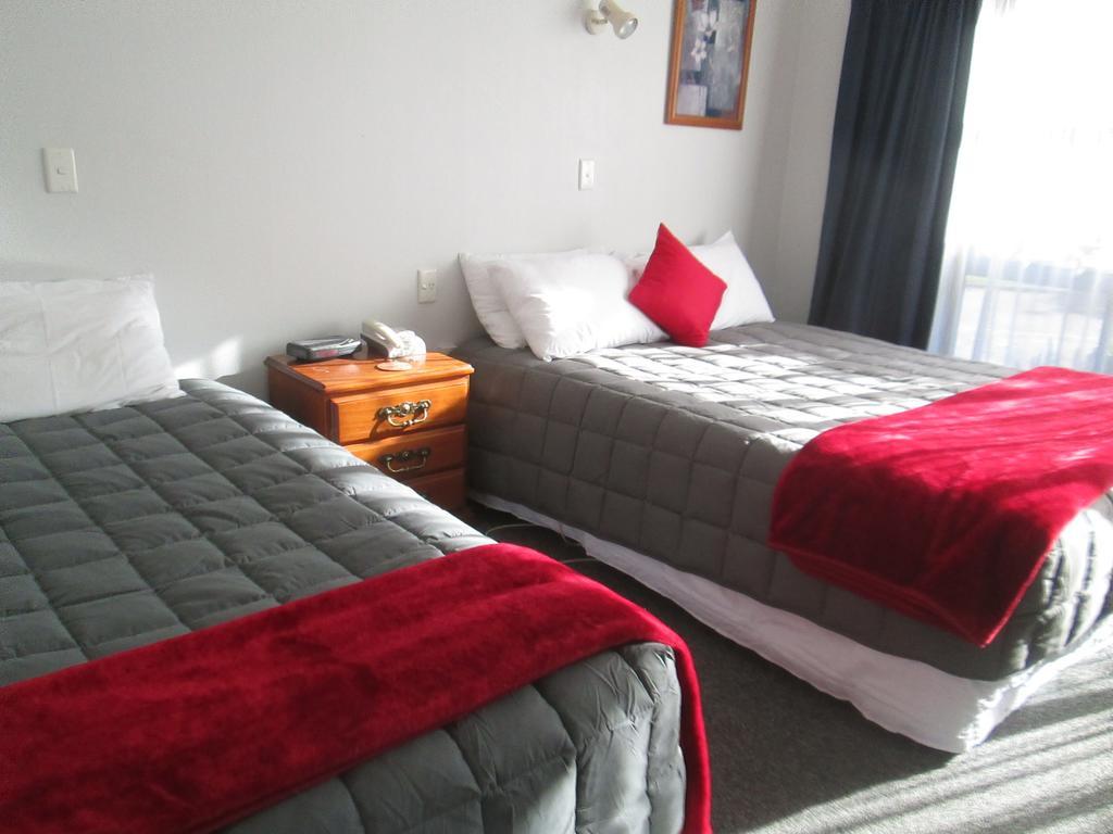 Awatea Park Motel Palmerston North Exterior photo